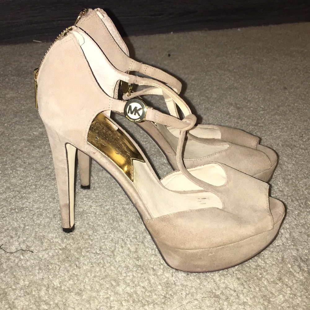 Michael Kors tan suede pumps